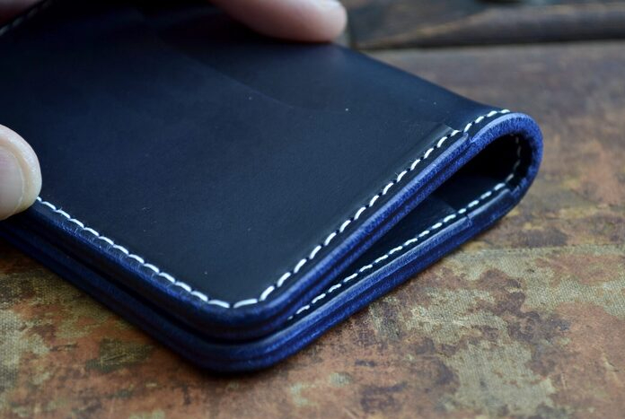 Navy wallet edge